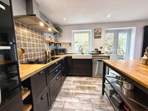 Photo 16- click for photo gallery